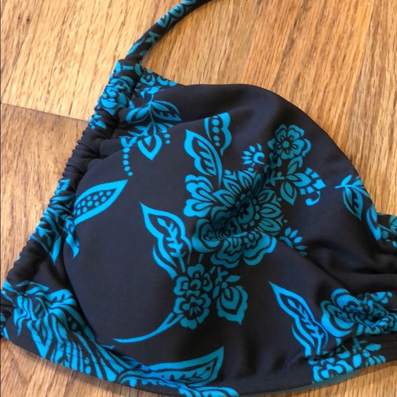 Large old navy bikini top - Picture 2 of 5
